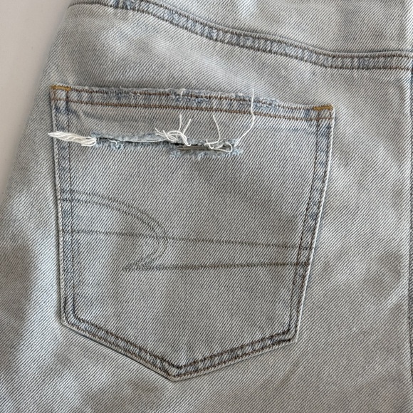 NWT American Eagle Outfitters Women's Light Denim Distressed Jean Shorts - Picture 4 of 10